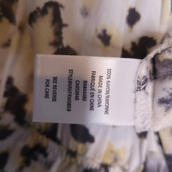 Love Fire Womens Skirted Romper White Yellow Animal Print Cheetah V Neck L New - Picture 10 of 10